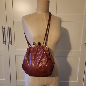 Vintage Burgundy Kiss Lock Shoulder Bag | Retro Clam Shell Dumpling Purse